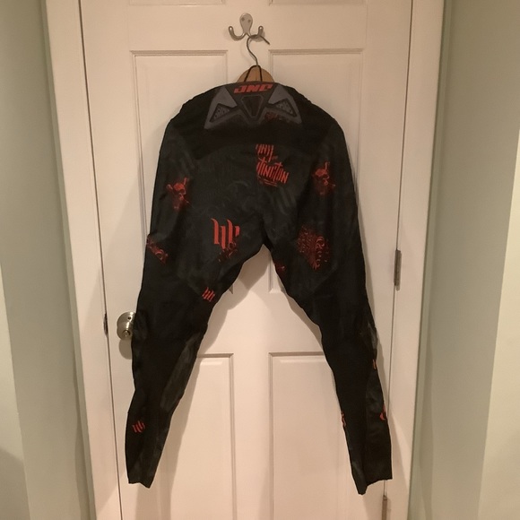 One Industries Carbon. Hart & Huntington riding gear. GENTLY USED - Picture 4 of 4